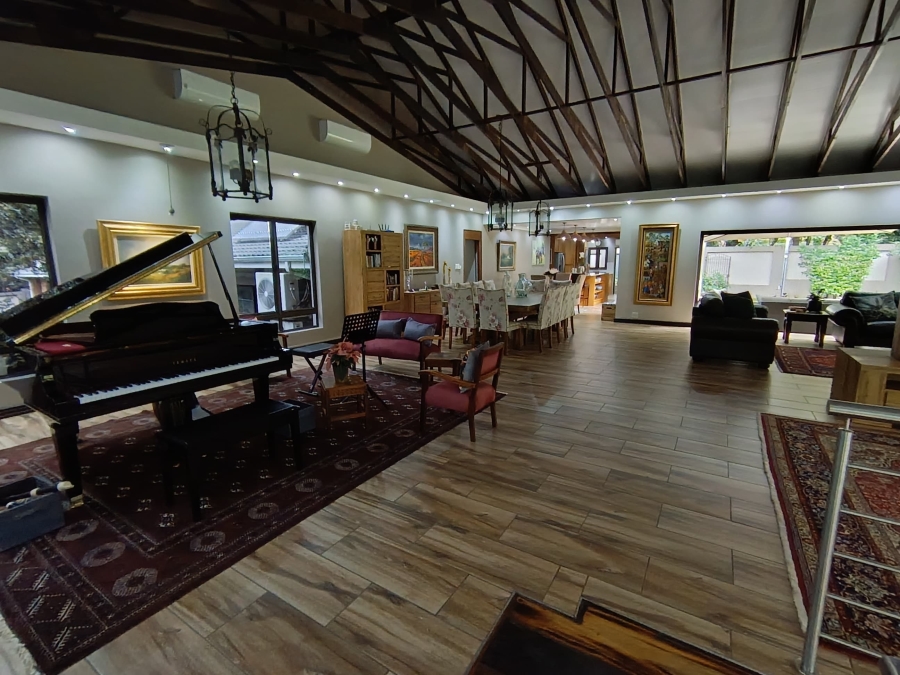 6 Bedroom Property for Sale in Cashan North West